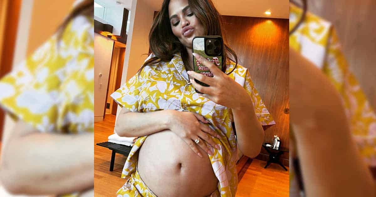 Pregnant Chrissy Teigen Shares Nude Selfie